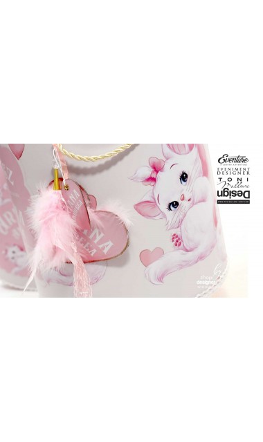 Trusou de botez roz brodat inspirat din desenul animat Pisicile Aristocrate cu pisica Marie 32